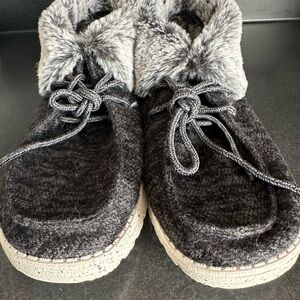 Womens Hey Dude boots size 8